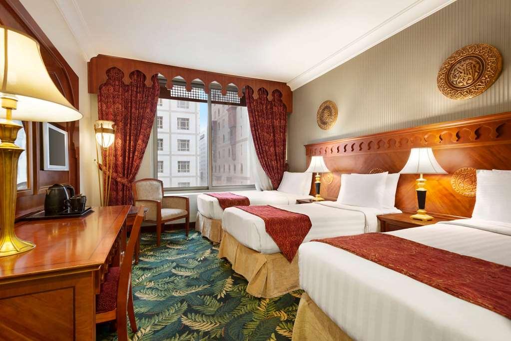 Ramada Madinah Al Hamra Otel Medine Oda fotoğraf